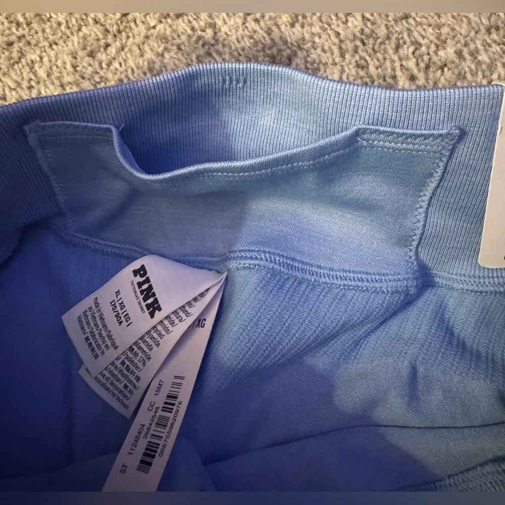 VS PINK - 🩵 6" Bike Shorts Seamless - Picture 3 of 6